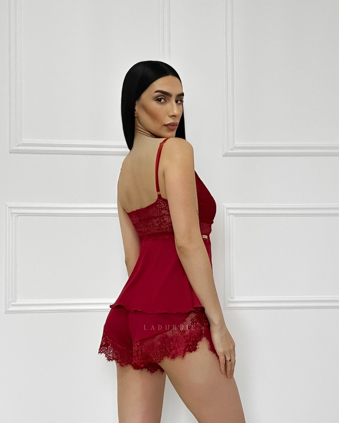 pijama
lingerie de luxo
LINGERIE
LADURRIE
CONJUNTOS
Conjunto Baby-Doll L’Essence Rouge
Conjunto Baby-Doll
Baby-Doll