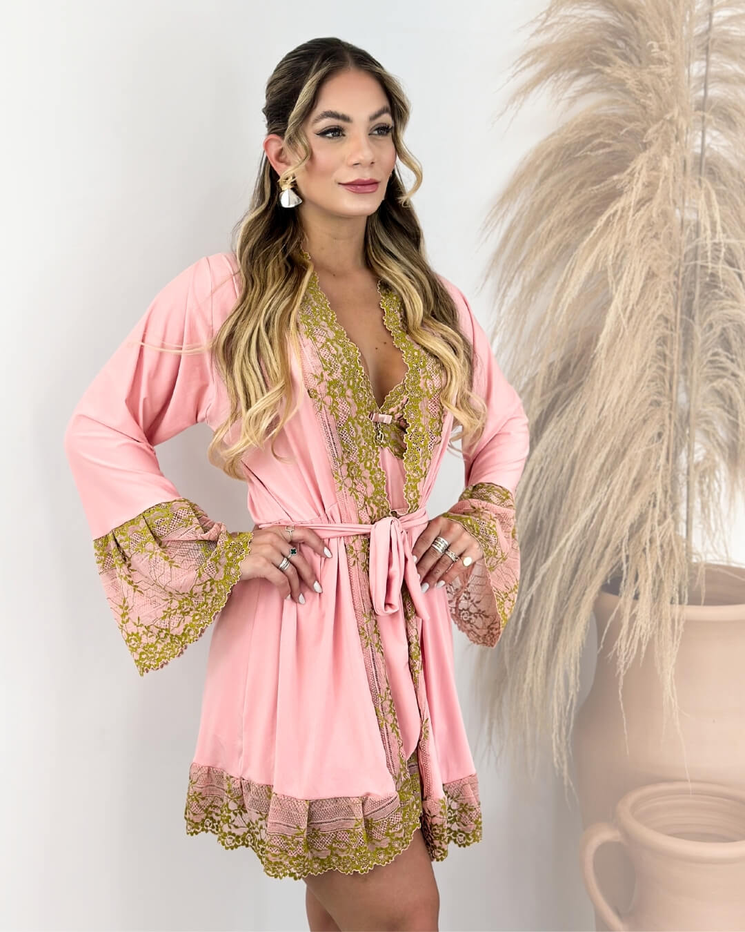 LINGERIE
LADURRIE
CONJUNTOS
Conjunto Lady Primrose - Camisola + Robe e Calcinha
camisolas noturna
CAMISOLA DE LUXO