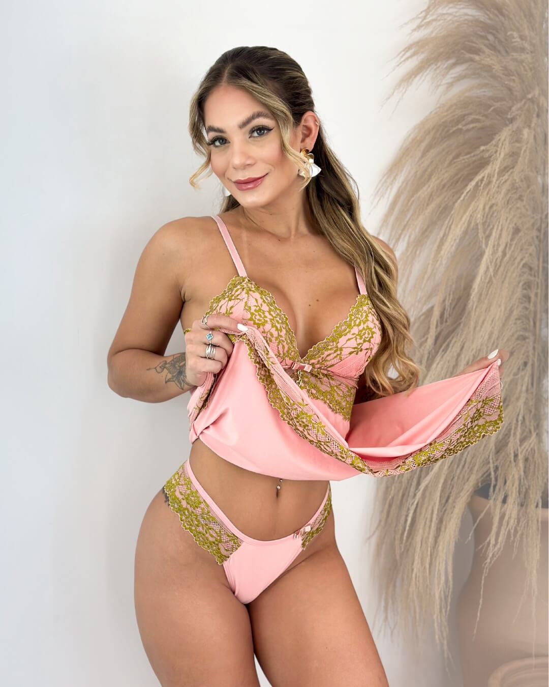 LINGERIE
LADURRIE
CONJUNTOS
Conjunto Lady Primrose - Camisola + Robe e Calcinha
camisolas noturna
CAMISOLA DE LUXO