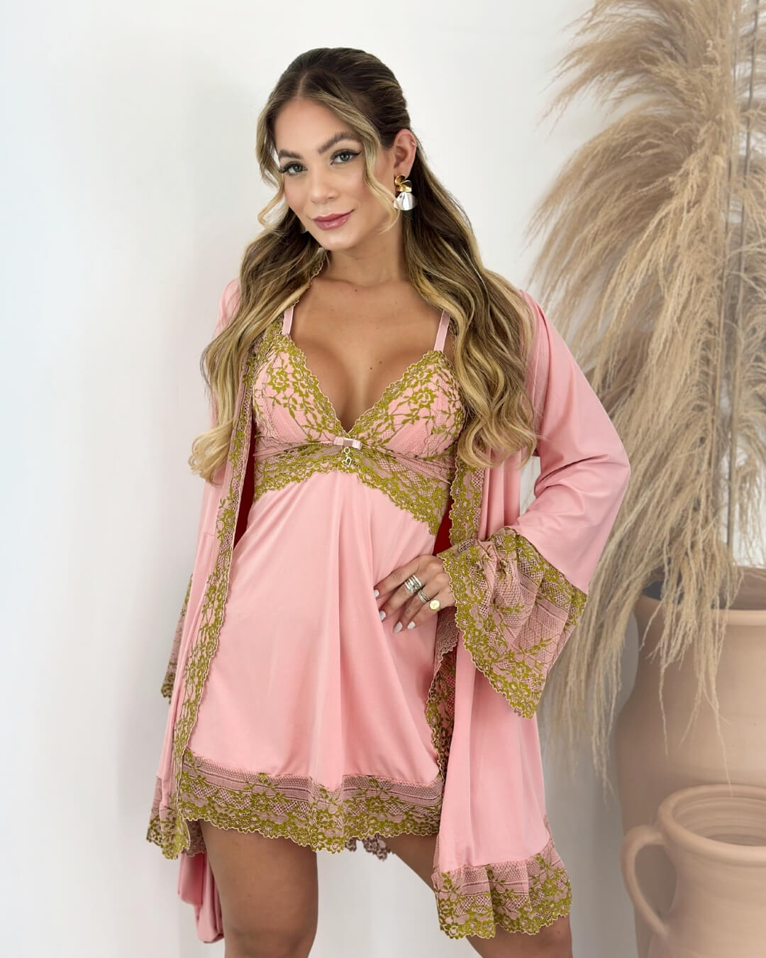 LINGERIE
LADURRIE
CONJUNTOS
Conjunto Lady Primrose - Camisola + Robe e Calcinha
camisolas noturna
CAMISOLA DE LUXO