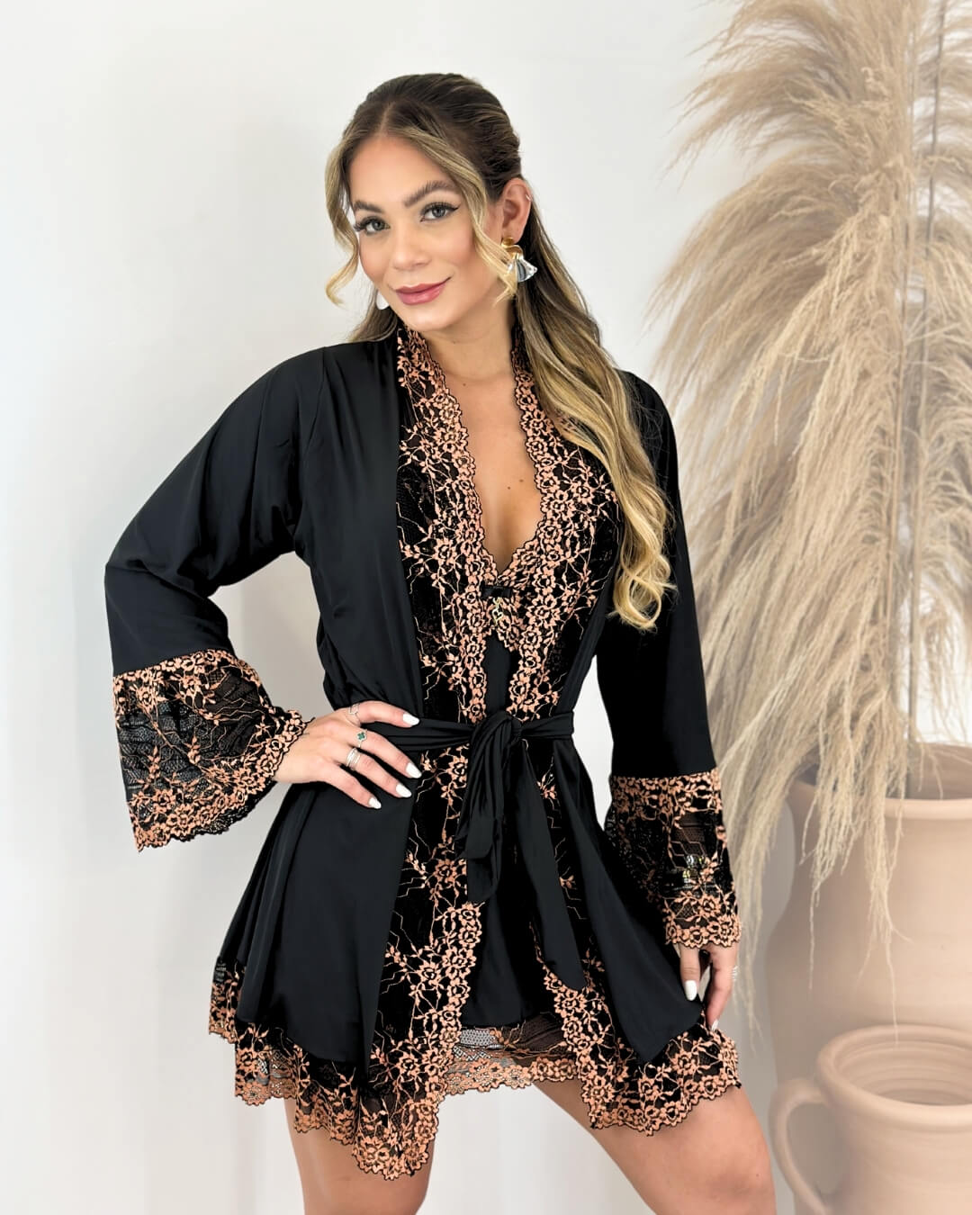 LINGERIE
LADURRIE
CONJUNTOS
camisolas noturna
CAMISOLA DE LUXO
Conjunto Couronne d’Or - Camisola + Robe e