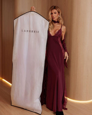 linha noite de luxo
linha noite
lingerie de luxo
LADURRIE
CONJUNTOS
Conjunto Château Margaux Camisola Longa + Robe + Calcinha
camisolas noturna
camisolas
HAUTE SLEEPWEAR
sleepwear
CAMISOLA LONGA E ROBE LONGO
robe longo
