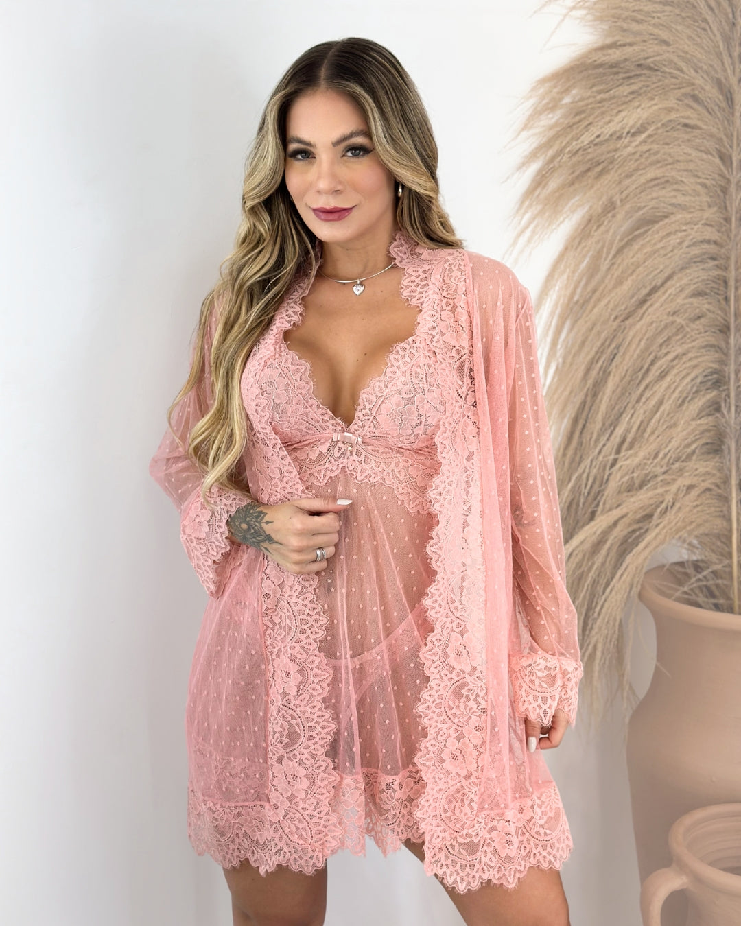 LINGERIE

LADURRIE

CONJUNTOS

camisolas noturna

Conjunto Voile de Paris - Camisola + Robe e Calcinha