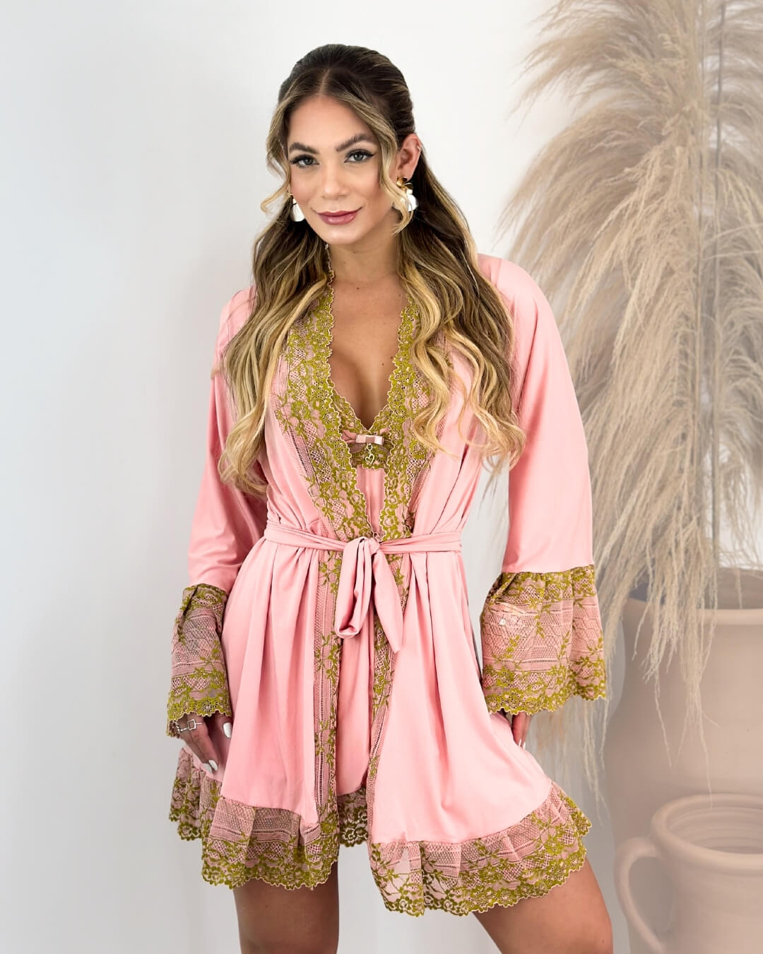 LINGERIE

LADURRIE

CONJUNTOS

Conjunto Lady Primrose - Camisola + Robe e Calcinha

camisolas noturna

CAMISOLA DE LUXO


