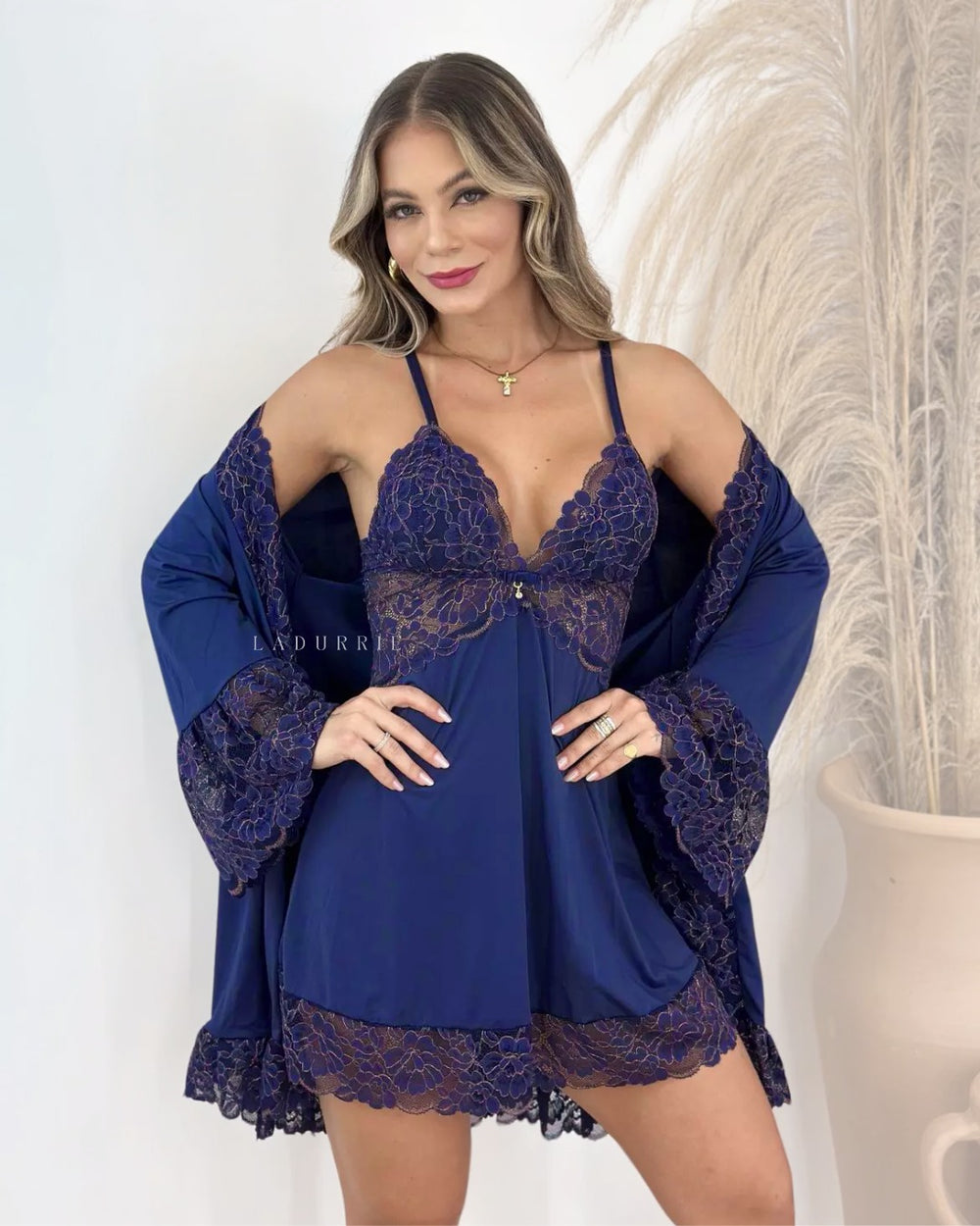 LINGERIE

LADURRIE

CONJUNTOS

Conjunto Angel Mugler - Camisola + Robe e Calcinha

camisolas noturna

CAMISOLA DE LUXO

