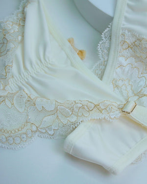 linha noite de luxo

linha noite

lingerie de luxo

LINGERIE

LADURRIE

JADORE

CONJUNTOS

Conjunto Pijama J’adore

Conjunto marfim

camisolas noturna

CAMISOLA NOIVA

Calcinha J’adore em Microfibra com Renda e Regulagem