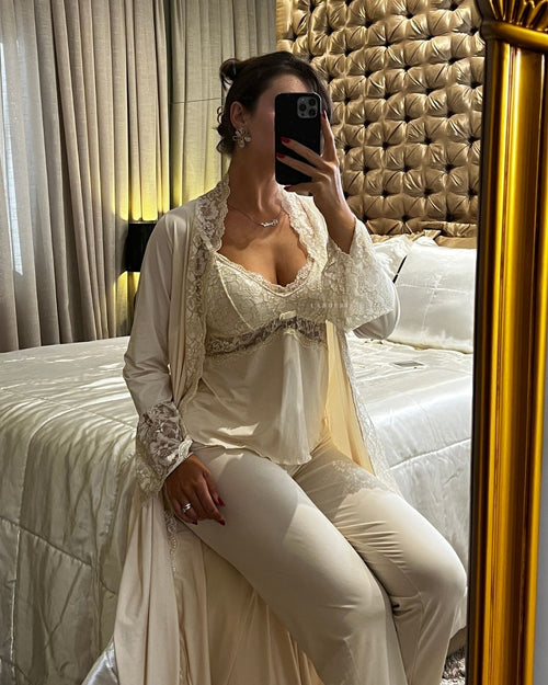 pijama

NOIVA CAMISOLA

linha noite de luxo

linha noite

LINGERIE NOIVA

lingerie de luxo

LINGERIE

LADURRIE

JADORE

CONJUNTOS

Conjunto Pijama J’adore

Conjunto marfim

Conjunto Baby-Doll J’adore

camisolas noturna

camisolas

CAMISOLA NOIVA

baby dool

