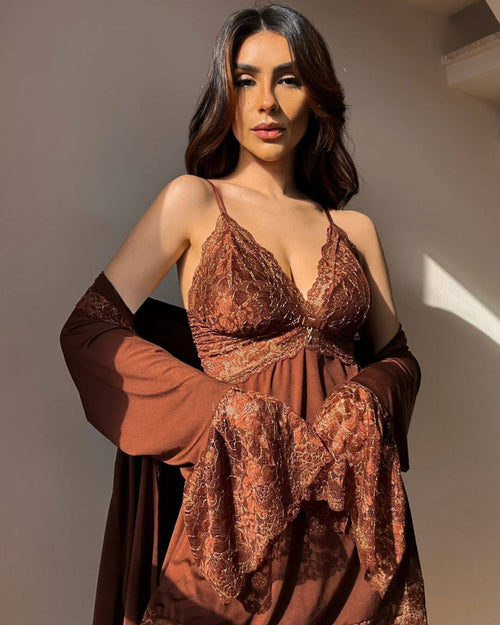 LINGERIE

LADURRIE

CONJUNTOS

Conjunto Noix Royale - Camisola + Robe e Calcinha

camisolas noturna

CAMISOLA DE LUXO