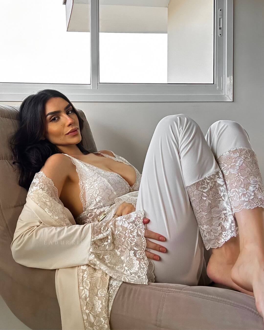 pijama

NOIVA CAMISOLA

linha noite de luxo

linha noite

LINGERIE NOIVA

lingerie de luxo

LINGERIE

LADURRIE

JADORE

CONJUNTOS

Conjunto Pijama J’adore

Conjunto marfim

Conjunto Baby-Doll J’adore

camisolas noturna

camisolas

CAMISOLA NOIVA

baby dool

