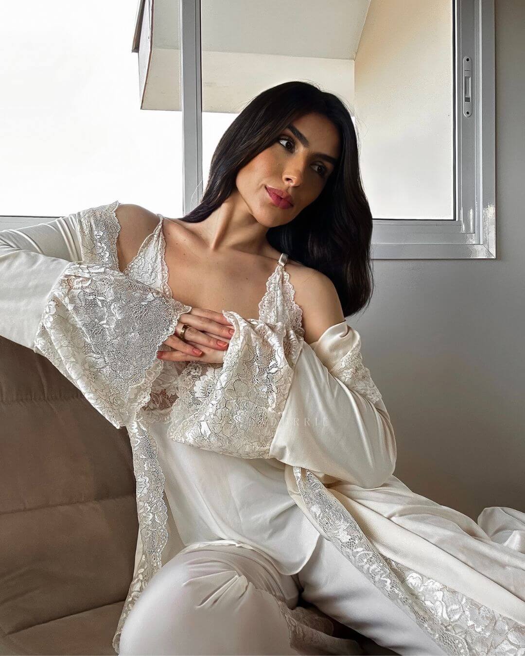 pijama

NOIVA CAMISOLA

linha noite de luxo

linha noite

LINGERIE NOIVA

lingerie de luxo

LINGERIE

LADURRIE

JADORE

CONJUNTOS

Conjunto Pijama J’adore

Conjunto marfim

Conjunto Baby-Doll J’adore

camisolas noturna

camisolas

CAMISOLA NOIVA

baby dool

