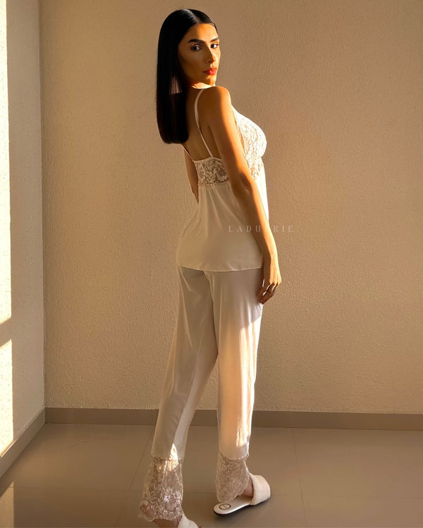 pijama

NOIVA CAMISOLA

linha noite de luxo

linha noite

LINGERIE NOIVA

lingerie de luxo

LINGERIE

LADURRIE

JADORE

CONJUNTOS

Conjunto Pijama J’adore

Conjunto marfim

Conjunto Baby-Doll J’adore

camisolas noturna

camisolas

CAMISOLA NOIVA

baby dool

