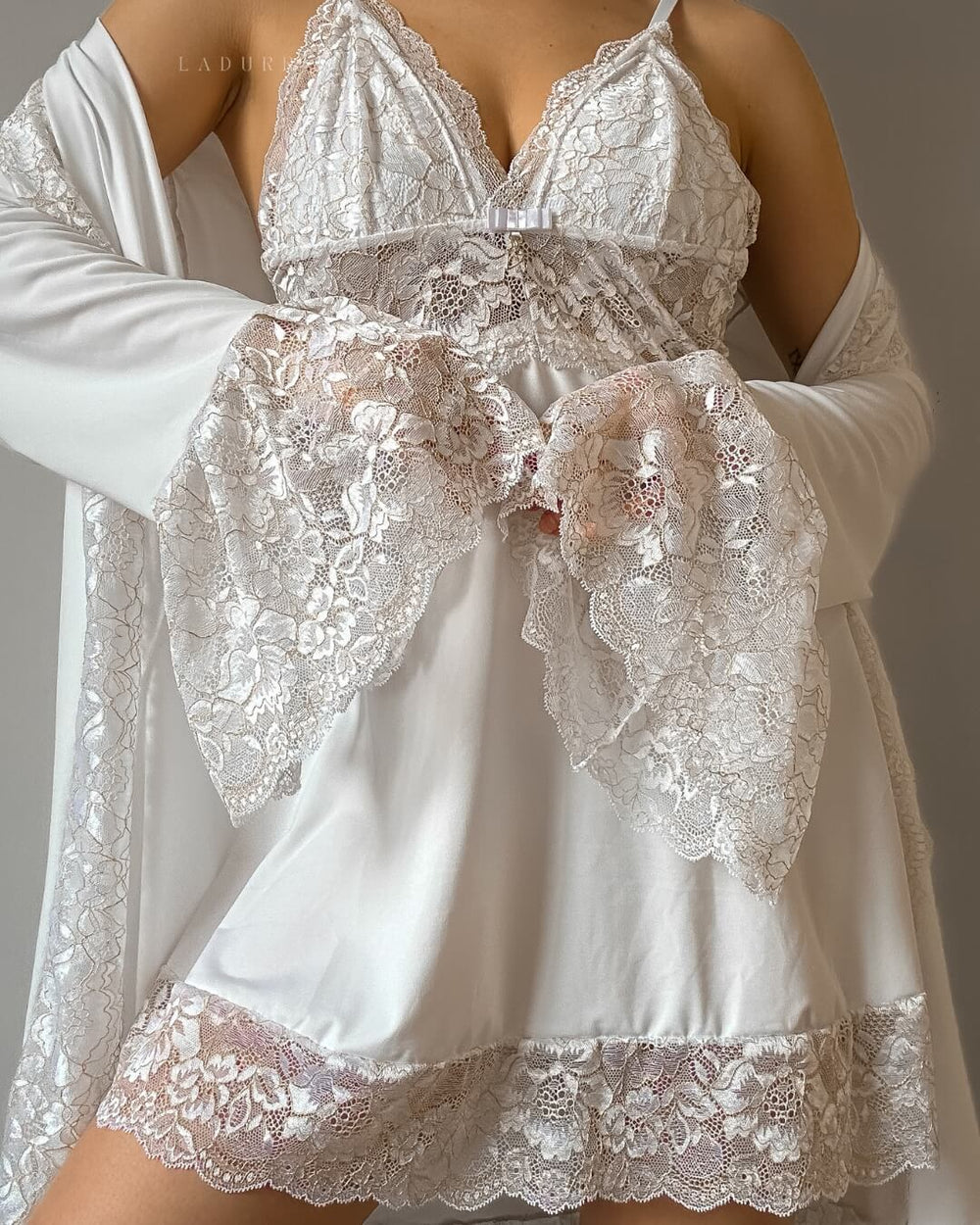 Robe e Calcinha

linha noite de luxo

linha noite

LINGERIE NOIVA

lingerie de luxo

LINGERIE

LADURRIE

CONJUNTOS

Conjunto La.Marquise D’Or Camisola

camisolas noturna

camisolas

camisola