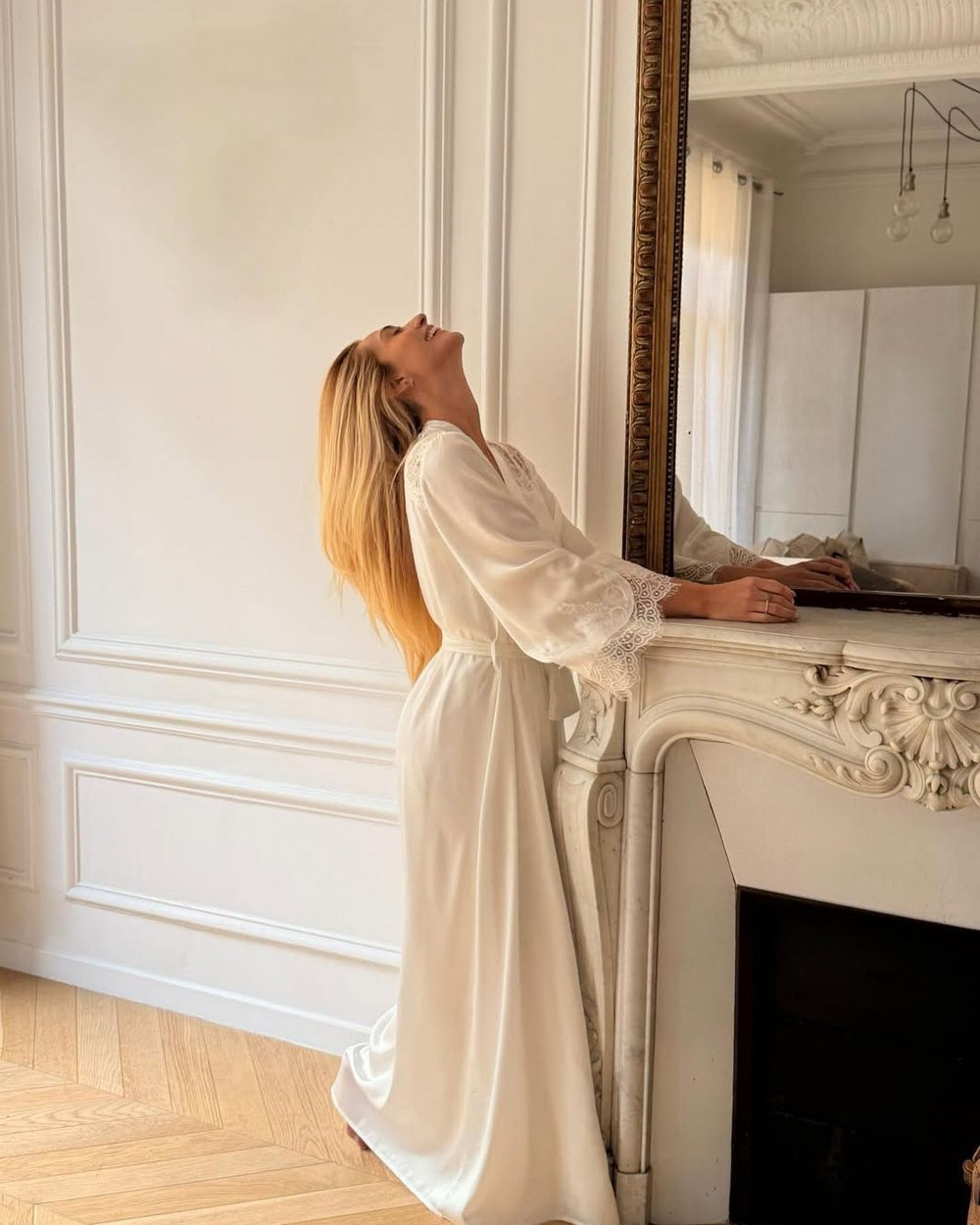 Conjunto Lumière Blanche Camisola, Robe Longo Com Renda Em Cetim & Calcinha