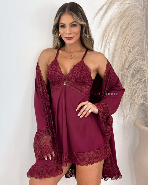LINGERIE

LADURRIE

CONJUNTOS

camisolas noturna

CAMISOLA DE LUXO

Conjunto Mahogany Royale - Camisola + Robe e Calcinha