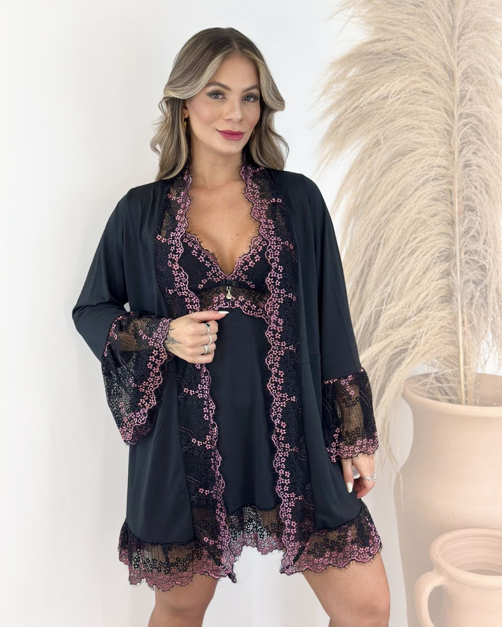 robes

LINGERIE

LADURRIE

CONJUNTOS

Conjunto La Vie Est Belle - Camisola + Robe e Calcinha

camisolas


