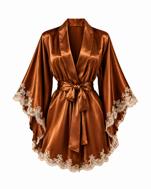 Conjunto Apogeu — Camisola, Robe Curta em Cetim com Renda & Calcinha