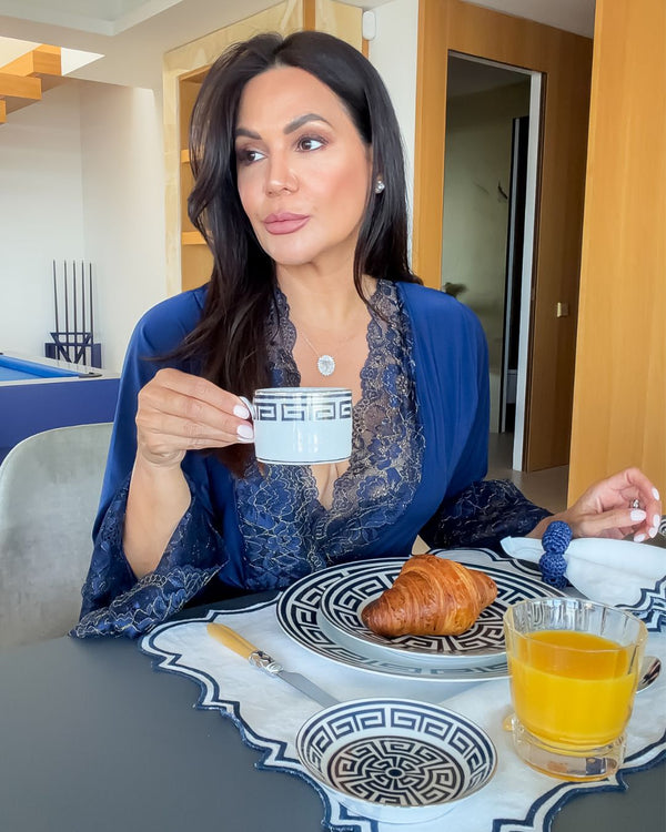 sleepwear azul
robe azul marinho
renda dourada
presente feminino
loungewear azul marinho
lingerie de luxo azul
lingerie azul
LINGERIE
LADURRIE
Conjunto Champhine Camisola + Robe + Calcinha
conjunto azul navy
conjunto azul e dourado
champhine
camisola navy
camisola azul marinho
