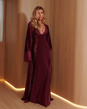 Conjunto Château Margaux Longo Ladurrie - robe e camisola longa bordô com renda
Robe longo bordô com renda bordô - lingerie de luxo Ladurrie
Camisola longa bordô com renda lateral - Ladurrie Château Margaux
Conjunto maxi bordô - camisola longa e robe Ladurrie com porta-roupa
Robe maxi bordô com cauda e renda - sleepwear luxo Ladurrie
Detalhe renda bordô manga robe longo - Ladurrie Château Margaux
Camisola longa bordô alça fina com renda lateral - loungewear luxo
Costas camisola longa bordô com renda 