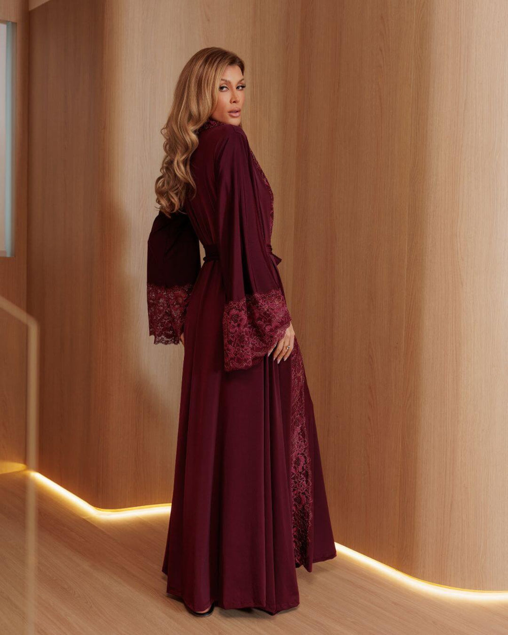 Conjunto Château Margaux Camisola Longa + Robe + Calcinha
camisolas
CAMISOLA LONGA E ROBE LONGO
camisola longa
robe longo
conjunto camisola e robe
sleepwear de luxo
robe feminino longo
pijama longo feminino
camisola acetinada
peignoir
conjunto íntimo de luxo
camisola enxoval noiva
camisola lua de mel
look noite de núpcias
presente camisola robe
Coleção Ladurrie