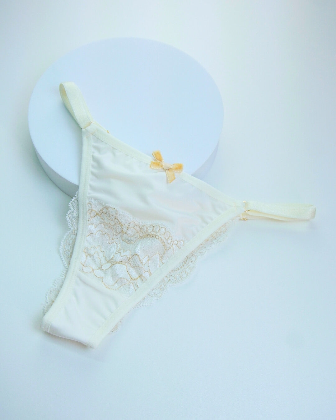 linha noite de luxo

linha noite

lingerie de luxo

LINGERIE

LADURRIE

JADORE

CONJUNTOS

Conjunto Pijama J’adore

Conjunto marfim

camisolas noturna

CAMISOLA NOIVA

Calcinha J’adore em Microfibra com Renda e Regulagem