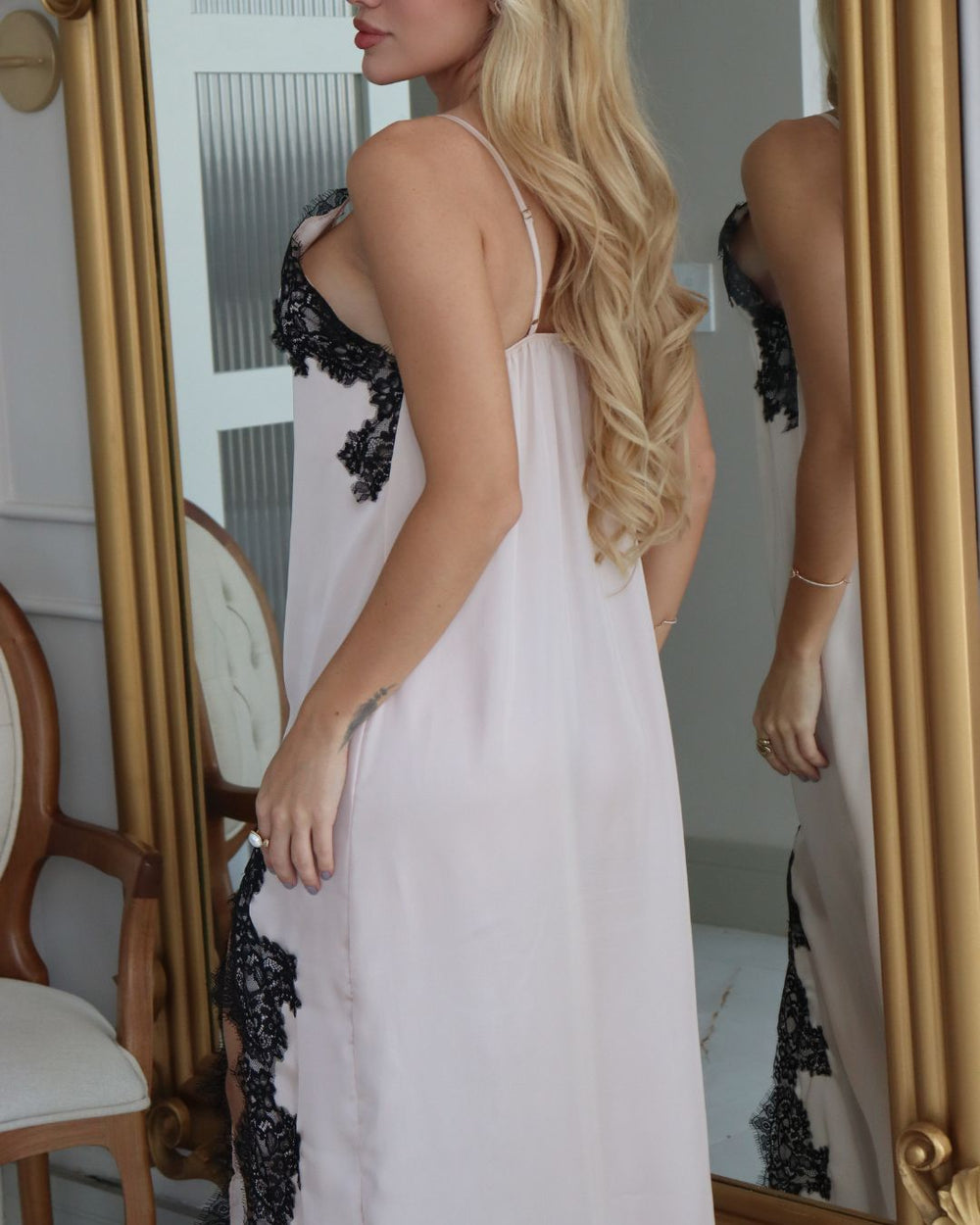 Conjunto Montclaire Camisola Longa em Cetim e Renda & Calcinha
