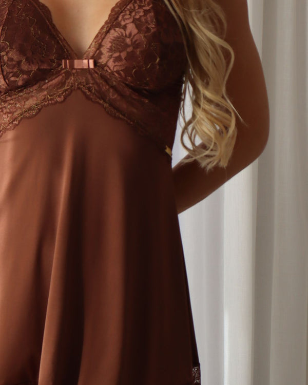 sleepwear marrom

noix royale

lingerie de luxo

LADURRIE

HAUTE SLEEPWEAR

HAUTE COSTURE

Conjunto Noix Royale - Camisola e Calcinha

conjunto camisola calcinha

