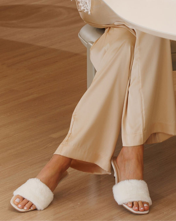 RASTEIRINHA
Chinelo Salto Blanche Ladurrie
CHINELO CHIQUE
Chinelo Blanche Ladurrie
HAUTE SLEEPWEAR
HAUTE COSTURE
LADURRIE
HOMEWEAR
Mule Blanche Salto Ladurrie
